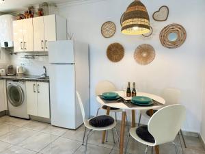 Kuchyň nebo kuchyňský kout v ubytování Las Olas DM cozy 2-bedrooms apartment