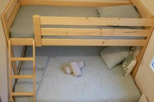 Postel nebo postele na pokoji v ubytování Le Val d'Ô - Gîte Drôme Provençale avec piscine