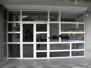a door to a building with a sign in it at Studio Moderno no centro de SP in São Paulo