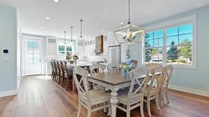 Φωτογραφία από το άλμπουμ του Lux Beach Home Lake Views Firepit σε South Haven +61 φωτογραφίες