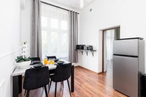 Kuchyňa alebo kuchynka v ubytovaní Brzozowa Apartments by Hostly