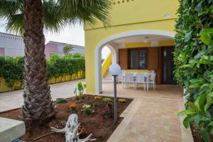 A garden outside A Casa di Giovanni