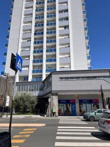 Budova, kde se apartmán nachází + 35 fotografií