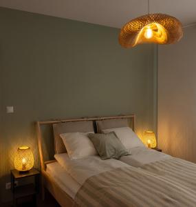 Кровать или кровати в номере Laza napok apartman - 2