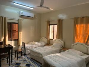 Postel nebo postele na pokoji v ubytování SABKHA Apartment
