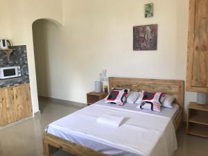 Ένα ή περισσότερα κρεβάτια σε δωμάτιο στο Makame Garden House