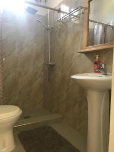 Ένα μπάνιο στο Makame Garden House