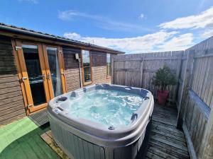 Fotografie z fotogalerie ubytování Cleish 7 With Private Hot Tub - Fife - Loch Leven - Lomond Hills - Pet Friendly v destinaci Kelty