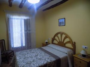 a bedroom with a bed and a window at Apartamentos Casa Ferrás in Valderrobres