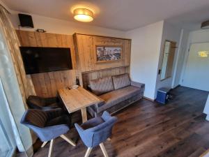 Telewizja i/lub zestaw kina domowego w obiekcie Adler Kaprun, Golf 'n' Ski and Mountain Biking.