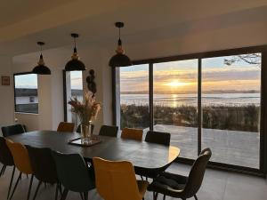 a dining room with a table and a large window at Villa les dunes in Carantec