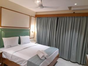 Ένα ή περισσότερα κρεβάτια σε δωμάτιο στο Hotel Harshanaa Elite