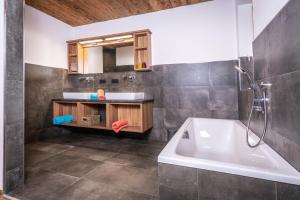 Kúpeľňa v ubytovaní Alpen Chalet Wohnung "Martha"