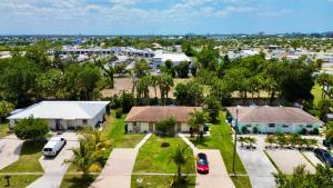 an aerial view of a resort with palm trees at Seaside Elegance 3 Mi to FM Beach Paradise Sleep 6 in Fort Myers Beach