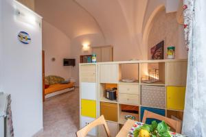 a childrens room with a large book shelf at Casa Hermes in Atrani