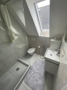 Bilik mandi di 3 Zimmer Wohnung am See in Lehrte