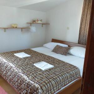 En eller flere senge i et værelse på Apartman Premantura Rumora