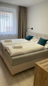 Postel nebo postele na pokoji v ubytování Apartmány U Zámečku