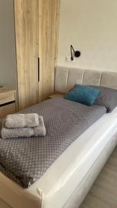 Postel nebo postele na pokoji v ubytování Apartmány U Zámečku