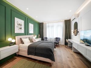 Ένα ή περισσότερα κρεβάτια σε δωμάτιο στο Enjoy B-52 Crown