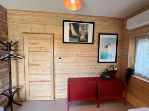 Billede fra billedgalleriet på NEON Apartman Csopak Balaton, large botanical garden, bicycles, pet&family friendly, outside kitchen, i Csopak