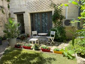 Vonkajšia záhrada v ubytovaní Petite maison sur jardin secret