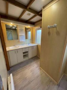 Kuchnia lub aneks kuchenny w obiekcie Camping Le Convivial