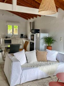 Køkken eller tekøkken på Jolie petite maison rénovée piscine