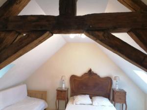 Кровать или кровати в номере Maison pittoresque avec jardinet