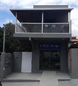 a building with a balcony on top of it at La Bella Luna Suítes in Alto Paraíso de Goiás