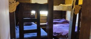 1 dormitorio con litera y 1 litera en El Vacio Fertil, en Lebu