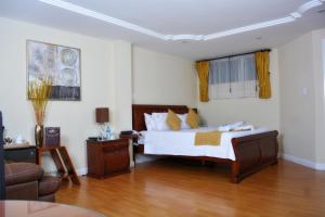En eller flere senger på et rom på Kuna Hotel