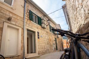 a bike parked in an alley next to a building at House Feral (Vis center) in Vis