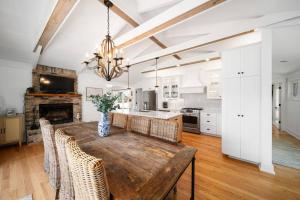 A seating area at Sunny Hill Cottage