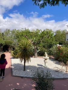 Vonkajšia záhrada v ubytovaní maison climatisée à 500m de la plage dans résidence