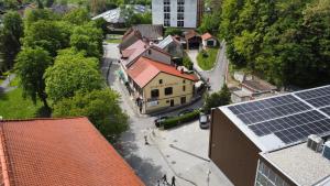an overhead view of a city with solar panels at Apartman Gašparić Ivek - prvi do bolnice in Krapinske Toplice