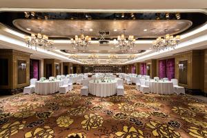 Restaurace v ubytování Narcissus Riyadh Hotel & Spa + 37 fotografií