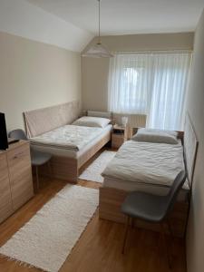 Tempat tidur dalam kamar di Zsuzsi Vendégház