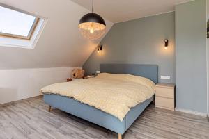 Giường trong phòng chung tại Lichtrijke woning vlakbij Leuven