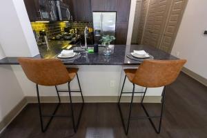 Køkken eller tekøkken på Luxury Downtown Houston Suite