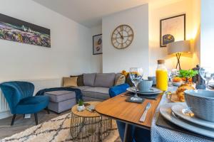 Χώρος καθιστικού στο Large Home for Contractor & Families close to Birmingham City Centre & Attractions & M5