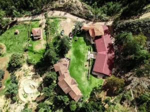 an overhead view of a house with a yard at Chalet Campestre la Peseta in Ubaté
