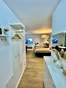 Postel nebo postele na pokoji v ubytování Moderne 1-Zi Stadtwohnung