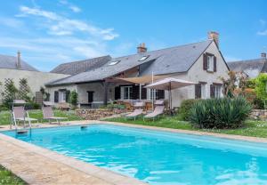 Bazén v ubytovaní Le Cottage de Chitenay alebo v jeho blízkosti