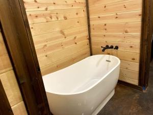 Vannituba majutusasutuses The Secluded Reset Button Cabin