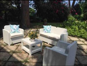 three chairs and a coffee table in a yard at Villa Rachele in Procida