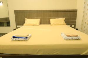 מיטה או מיטות בחדר ב-Transit Nest - Homely stay Near Madurai Airport