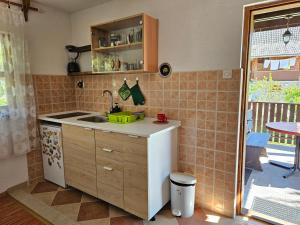 Kuchyňa alebo kuchynka v ubytovaní Cozy Bungalow Stipe