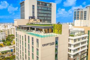 een luchtzicht op het corinthia hotel singapore bij Courtyard by Marriott Santo Domingo Piantini in Santo Domingo