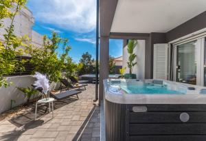 Fotografie z fotogalerie ubytování House with pool Ledenko v destinaci Biograd na Moru